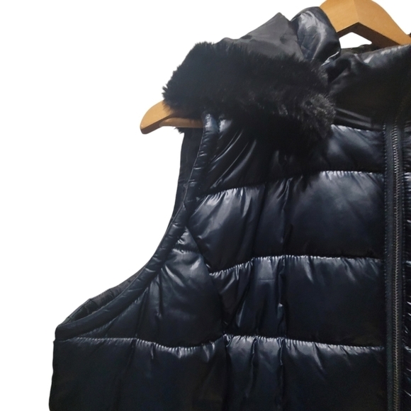 1X Colleen Lopez Faux Fur Hooded  Zip-Up Puffer Vest with Pockets EUC - Picture 6 of 9
